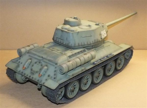 HobbyBoss 82602 Sovyet T-34/85 Tankı - Görsel 4