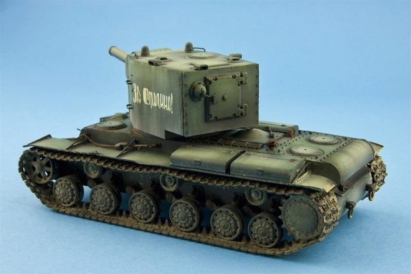 HobbyBoss 84816 Rus KV-2 Tankı - Görsel 4