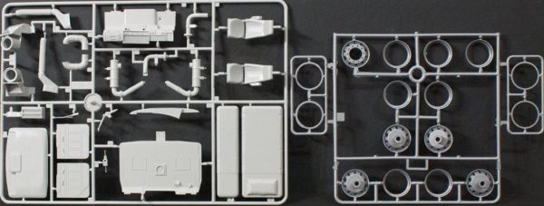 Italeri 3820S Amerikan Superliner Çekici - Görsel 2