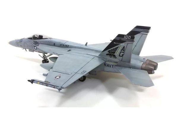 Academy 12547 USN F/A-18E VFA-143 - Görsel 4