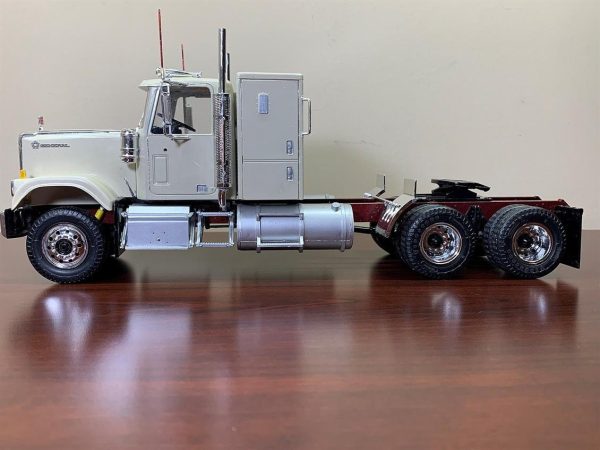 AMT 1272 1976 GMC General Semi Tractor - Görsel 4