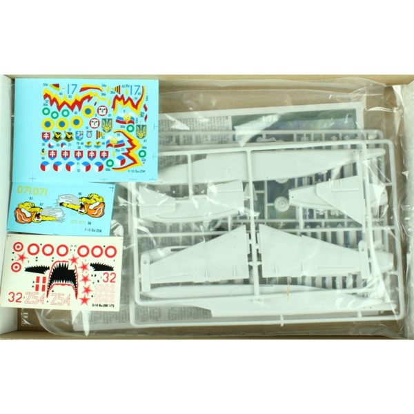 Mistercraft E010 1/72 Su-25K (Kurbağa Bacaklı) Savaş Uçağı Plastik Model Kiti - Görsel 2