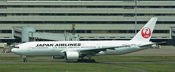 Boeing 777-200 JAL