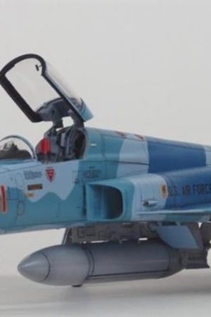 F-5E (Tiger II) Savaş Uçağı ve 2 Resin Figür