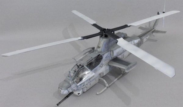 AH-1Z Viper (Version 2.0) Askeri Helikopter ve 2 Resin Figür