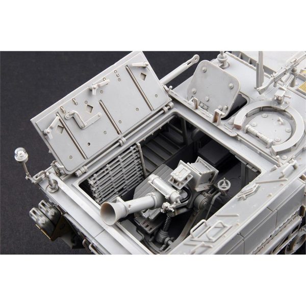 Trumpeter 01512 M1129 Stryker Havan Topu Taşıma Aracı ve 120 mm Havan Topu - Görsel 4