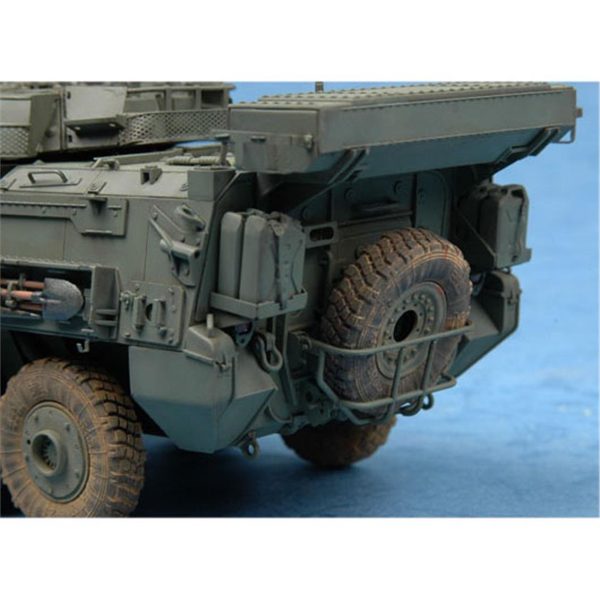 Trumpeter 01519 LAV-III 8x8 Tekerlekli Zırhlı Araç - Görsel 4