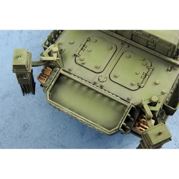 Trumpeter 01575 M1132 Stryker Mühendis Ekibi Aracı ve SMP-Mayın Pulluğu - Görsel 4