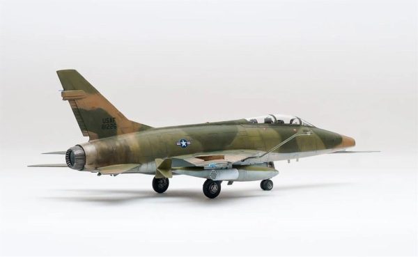 Trumpeter 01650 1/72 Ölçek, F-100F Super Sabre Savaş Uçağı Plastik Model Kiti - Görsel 4