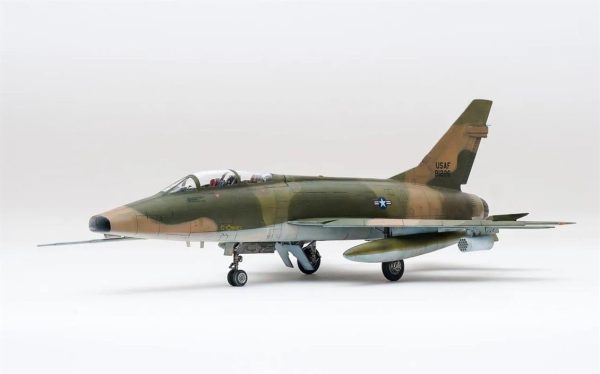 Trumpeter 01650 1/72 Ölçek, F-100F Super Sabre Savaş Uçağı Plastik Model Kiti - Görsel 3