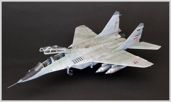 Trumpeter 01677 1/72 Ölçek, MIG-29 UB (Izdeliye 9.51) Fulcrum Savaş Uçağı Plastik Model Kiti - Görsel 4