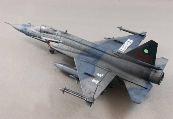 Trumpeter 02815 1/48 Chinese FC-1 Fierce Dragon - Görsel 4