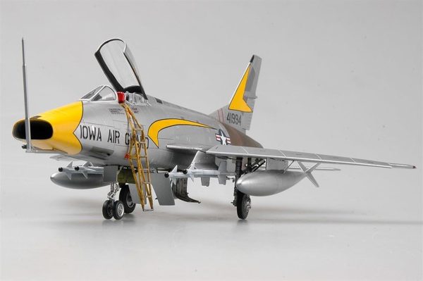 Trumpeter 02838 1/48 F-100C Super Sabre - Görsel 3