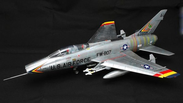 Trumpeter 02840 1/48 F-100F Super Sabre - Görsel 3
